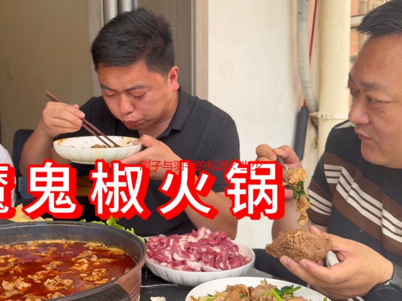刷子与羽毛的私语：当少女的足底心痒难耐