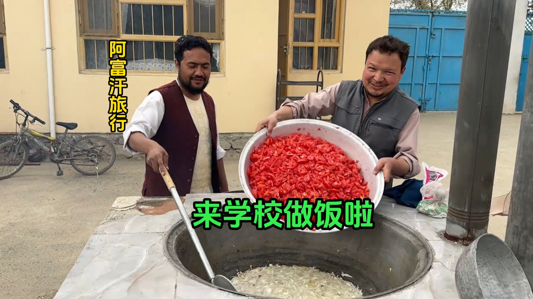 年轻夫妻把小孩哄睡后开监控：深夜的秘密与家庭安全守护